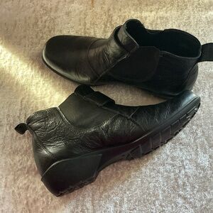 Women’sBlack Leather Shoes